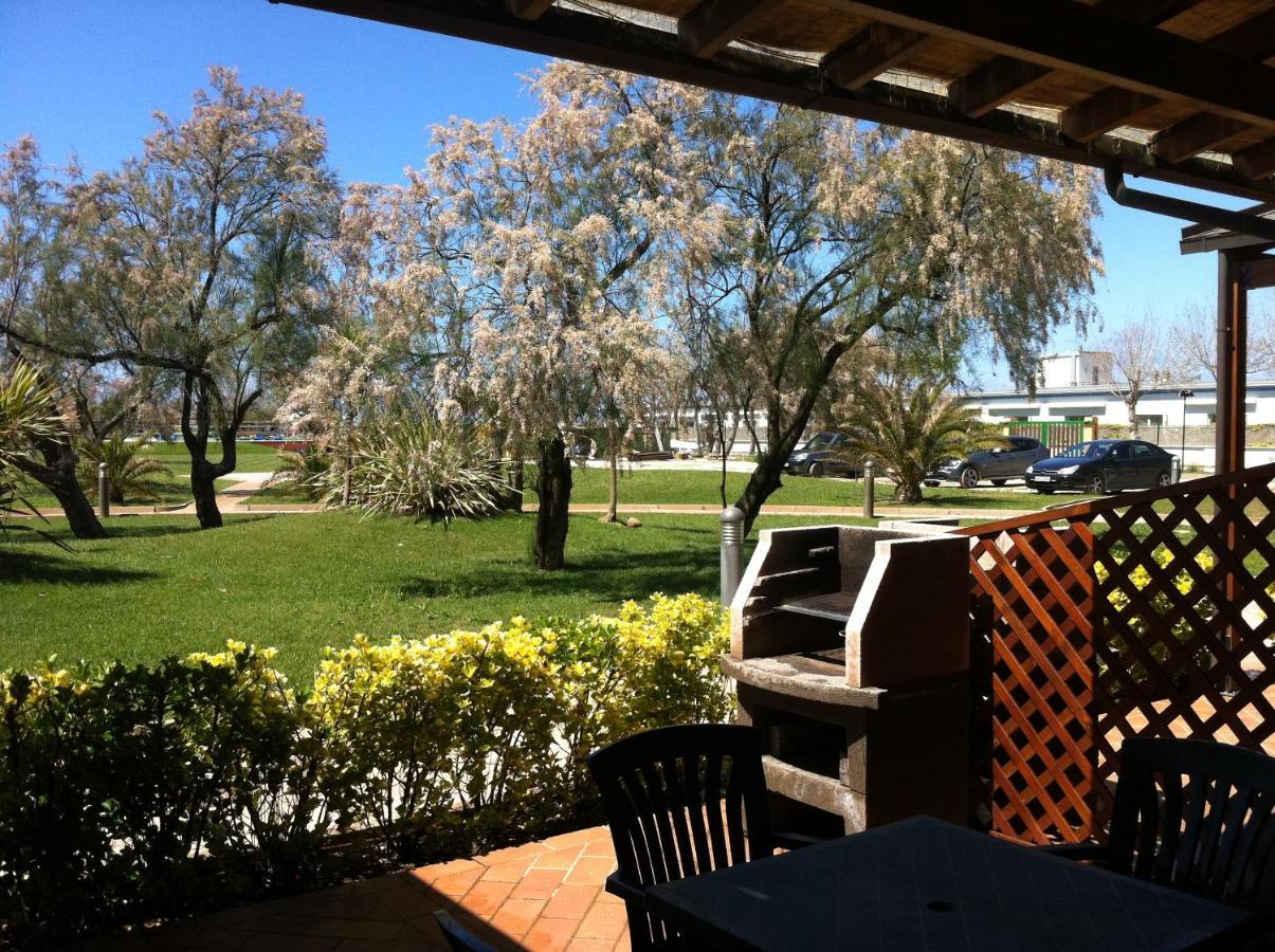 Oasi Del Mare Aparthotel Tirrenia Exteriör bild