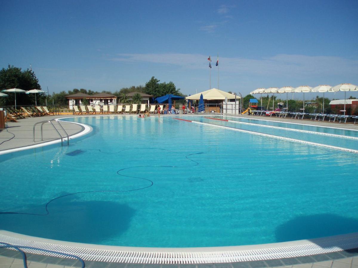 Oasi Del Mare Aparthotel Tirrenia Exteriör bild