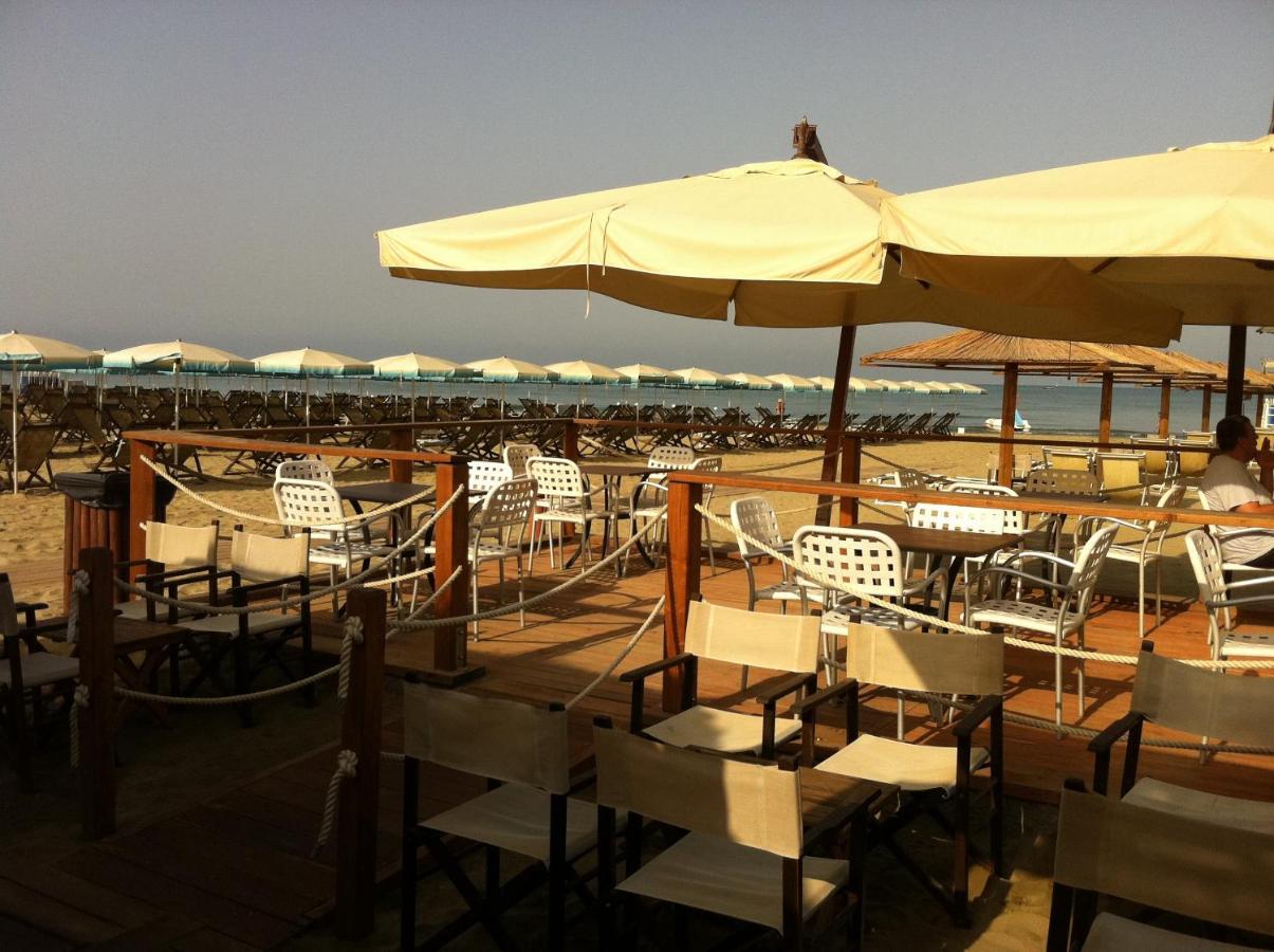 Oasi Del Mare Aparthotel Tirrenia Exteriör bild