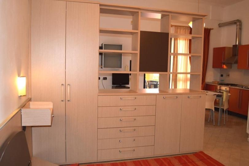 Oasi Del Mare Aparthotel Tirrenia Exteriör bild